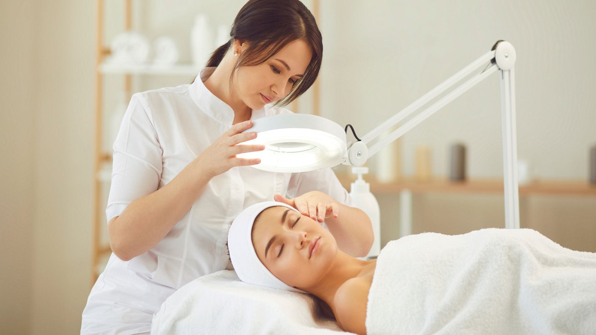 5 Reasons Why Beauty Experts Are Obsessed with Tone & Glow