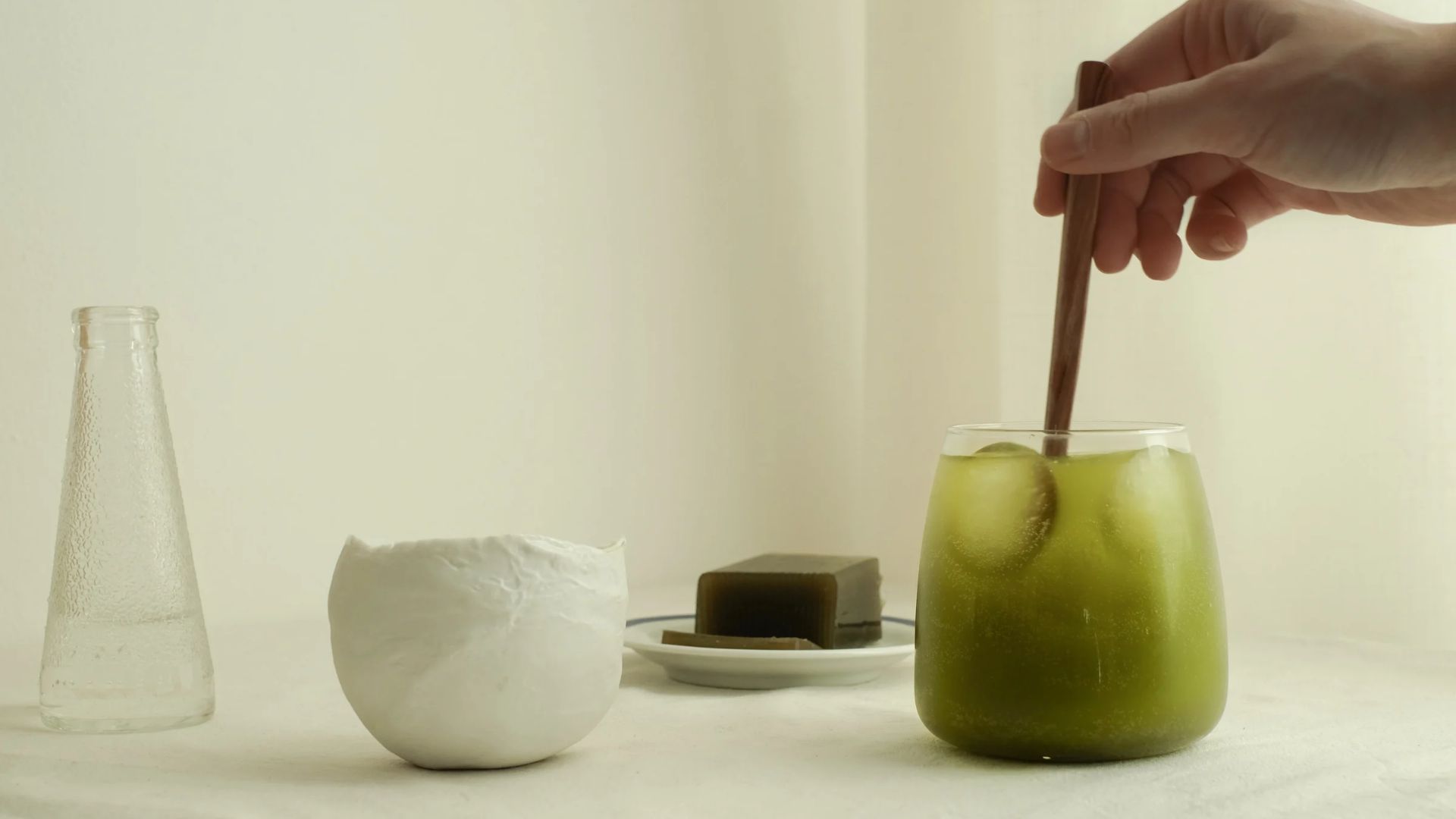 Does Matcha Help Your Skin? What Antioxidants, Catechins & Nutrition Have to Do With Healthy Aging
